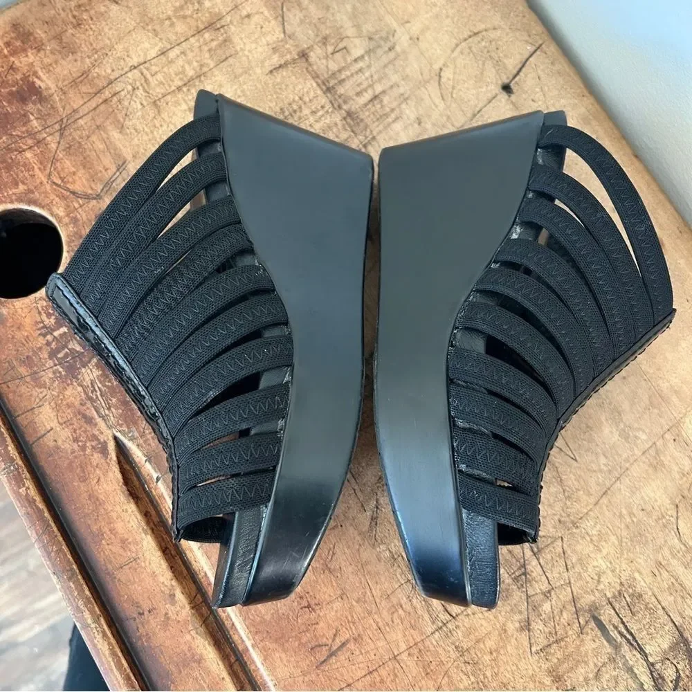 Donald J. Pliner black wedge sandals preworn women’s sz 6